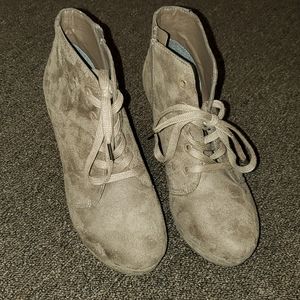 Rampage Wedge Heels Size 7M Suede Brown